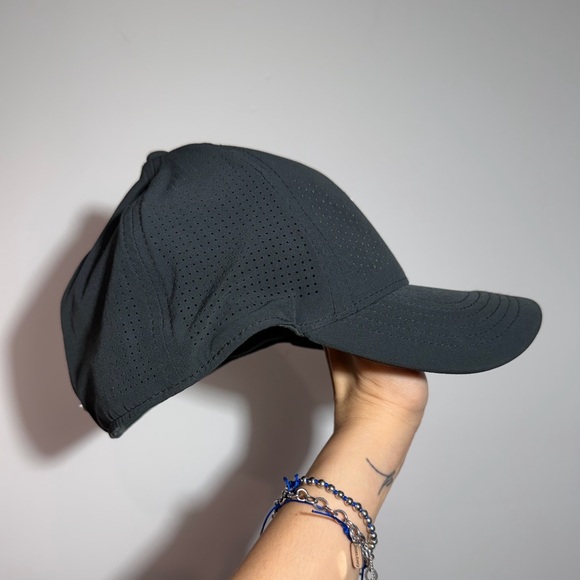 Nike Tiger Woods Heritage86 Golf Hat Black TW Logo Perforated Cap Mens M/L - Picture 3 of 8